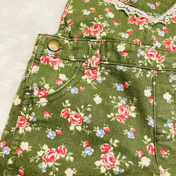 Adorable little girls green and floral overall shorts. - Picture 3 of 5